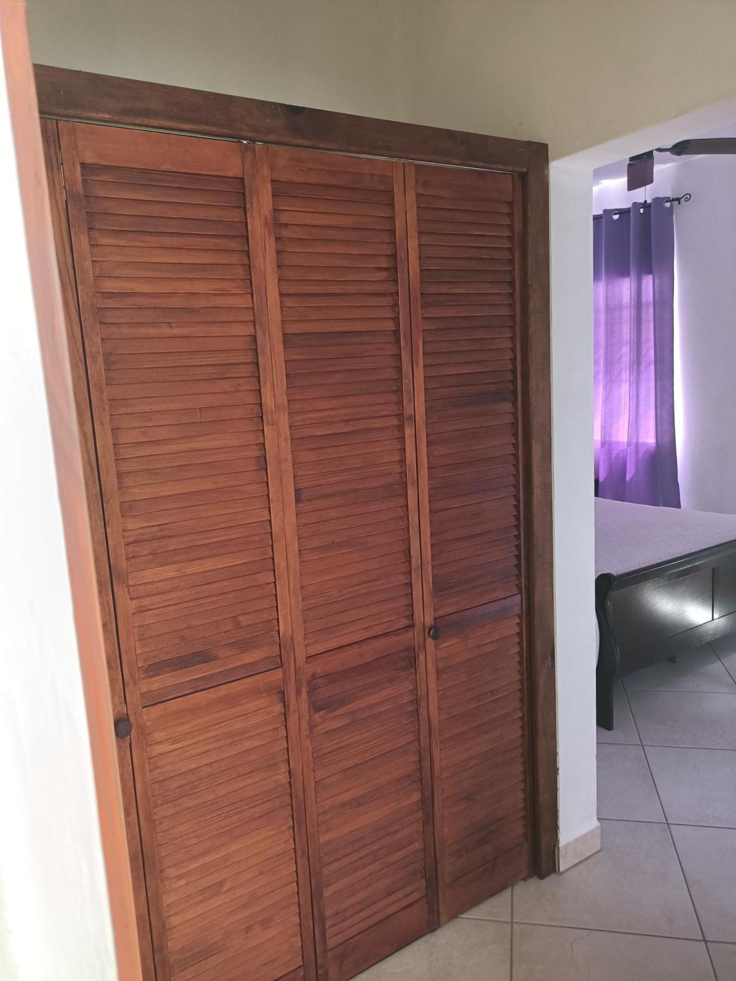 Holiday Home Belvedere Dickenson Bay Bilik gambar
