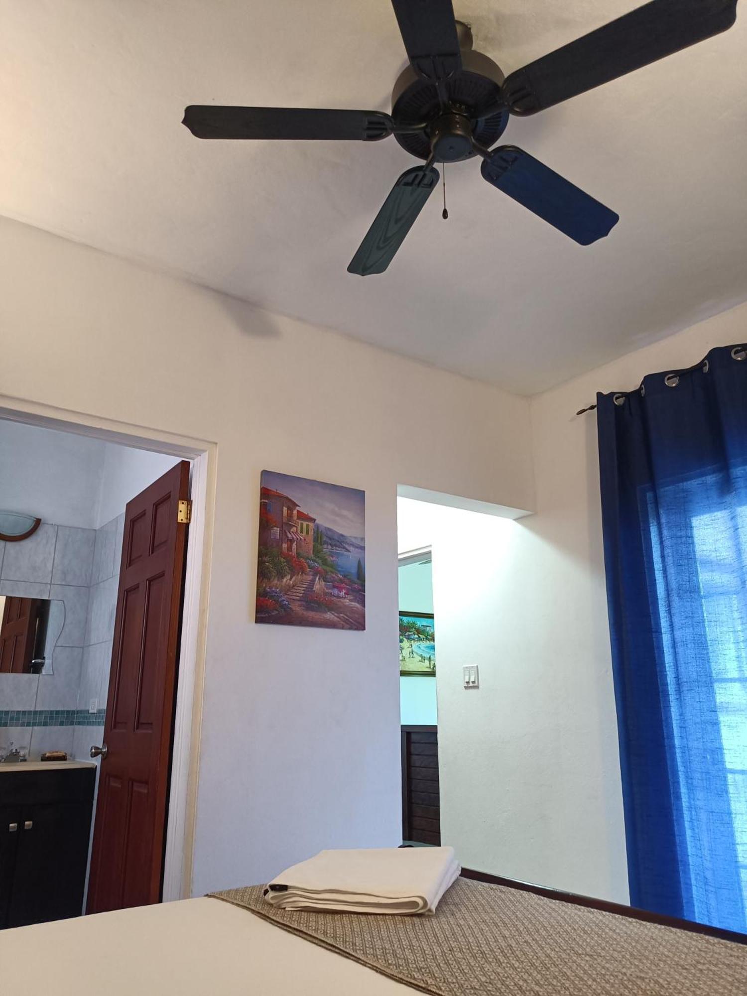 Holiday Home Belvedere Dickenson Bay Bilik gambar